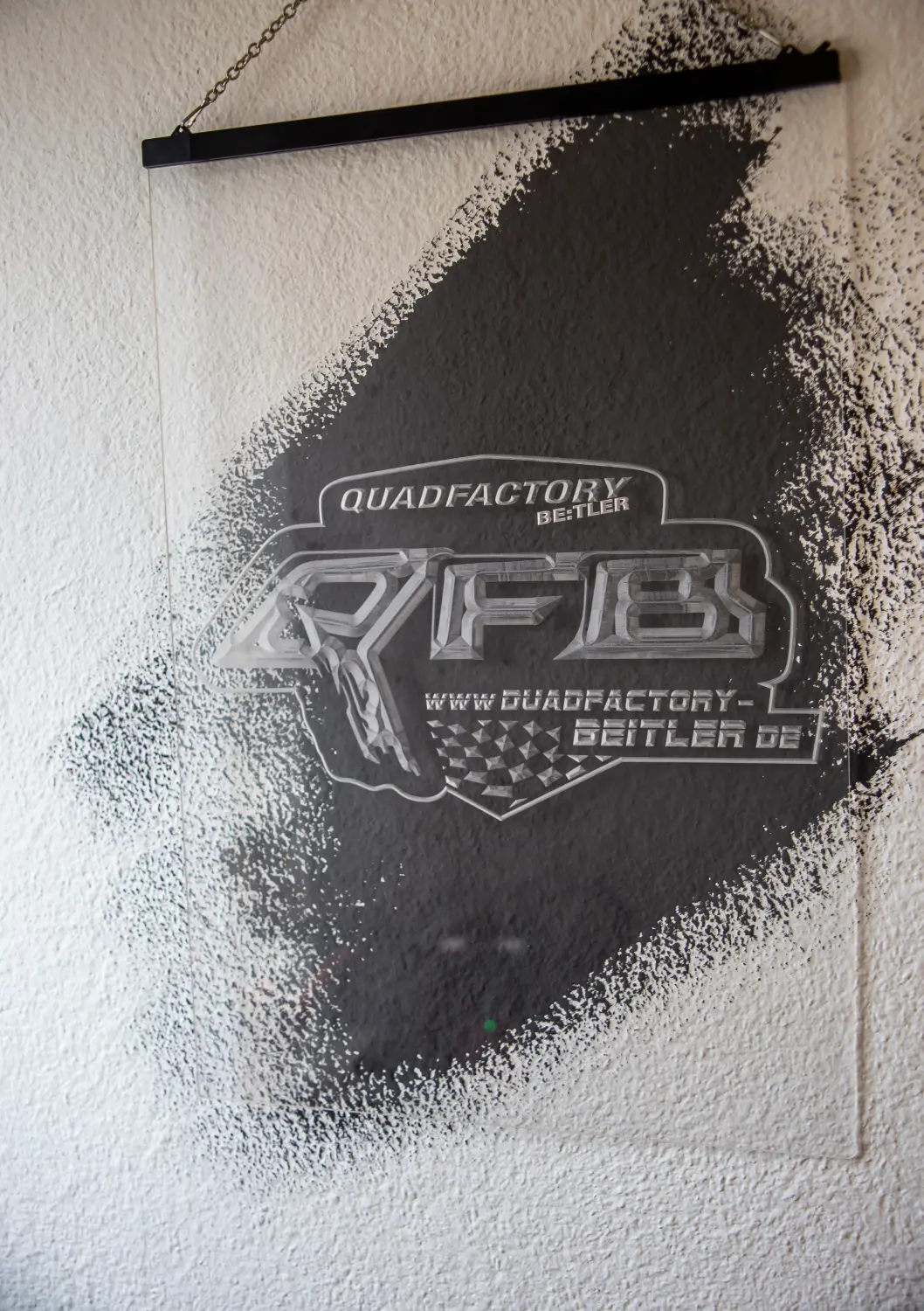 Quadfactory Beitler, Schwarzes Graffiti an der Wand