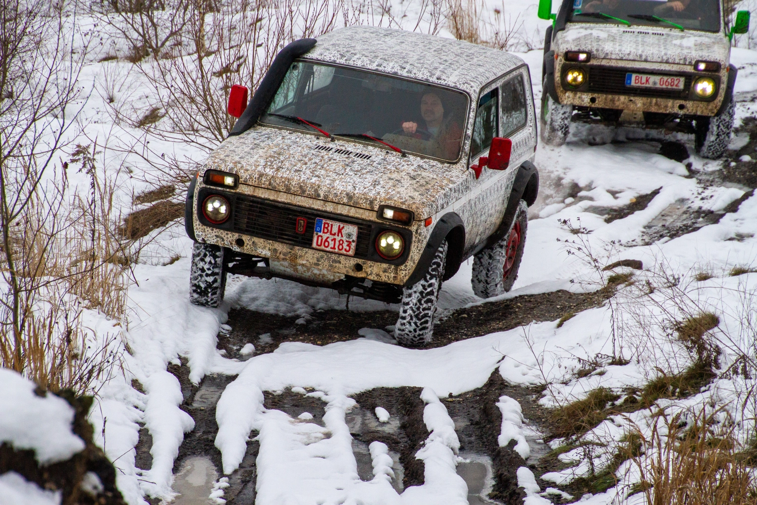 Quadfactory Beitler, Geländewagentour Januar 2023, Fahrzeuge auf dem Hügel im Schnee